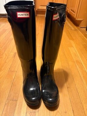 Hunter Black High-Gloss Tall Rain Boots